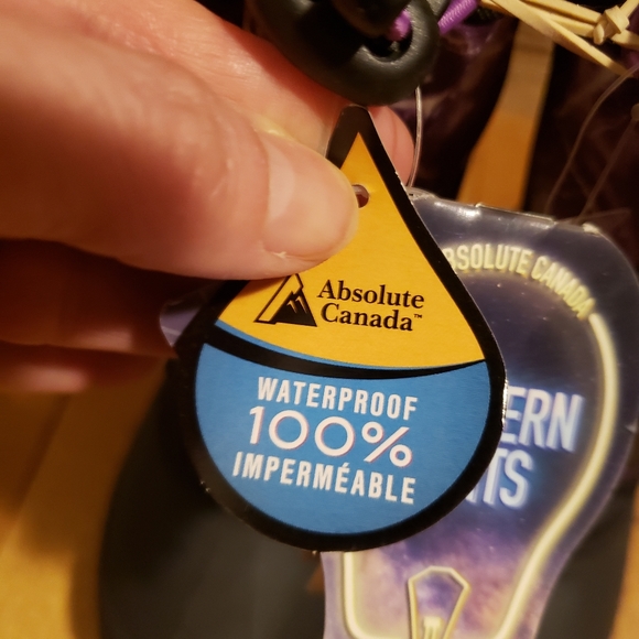 Brand new Absolute Canada kids' winter boots - Picture 8 of 14